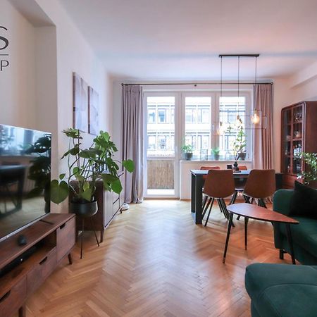 Beautiful Apartment In The City Center Краків Екстер'єр фото